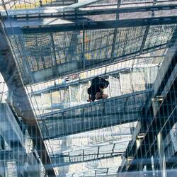 La torre transparente del ascensor ( no estaba en uso)