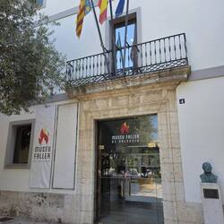 Simple entrance to the museum