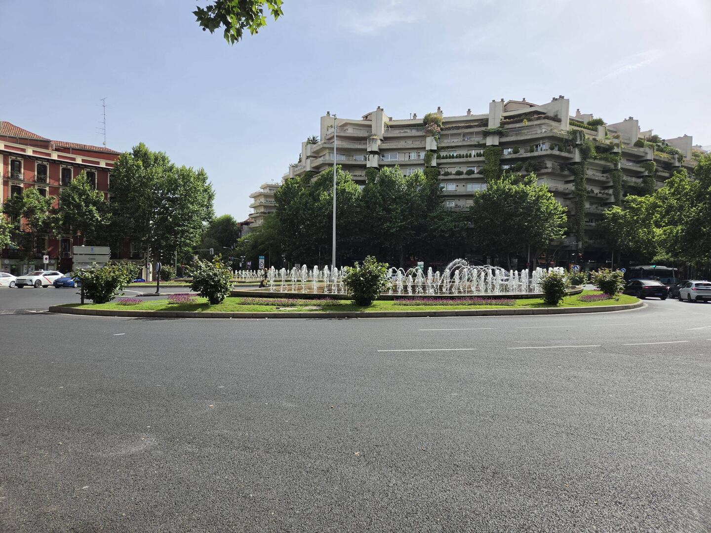 Another fountain in a roundabout