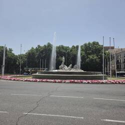 Another fountain in a roundabout