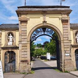 Steinfeld mit seinem Kloster ...