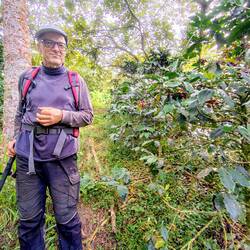 Stephan in seinem Element ... auf seiner Finca 🌱🌿🌳