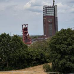Herkules wacht über die Zeche Nordstern