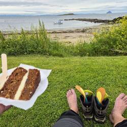 Füße lüften und Karottenkuchen essen