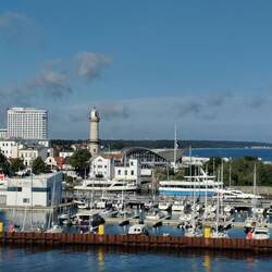 Ankommen Rostock - Leuchtturm Warnemünde und "Teepott"