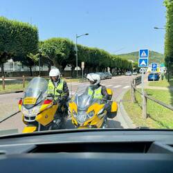 Auf dem Weg zum nächsten Ziel kamen mir im Kreisel plötzlich zwei Motorräder entgehen