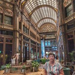 Parisi Passage