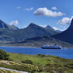 Auch die Hurtigruten kommen vorbei.