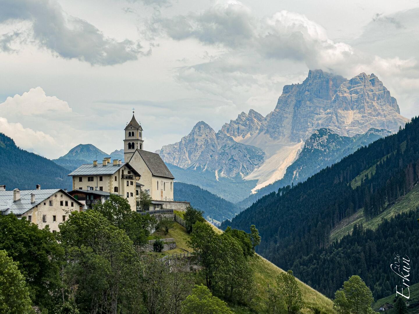 Welcome to Colle Santa Lucia ... iconic view as we drive to Cesa dele Angele.