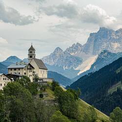 Welcome to Colle Santa Lucia ... iconic view as we drive to Cesa dele Angele.