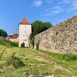 Ein kurzer Fussmarsch zur Stadtmauer