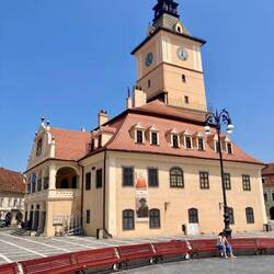 Mitten im Platz das alte Rathaus - jetzt Historisches Museum