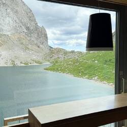 Der Speisesaal mit Panoramablick auf den See