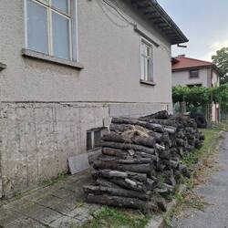 Holz vor der Hütten