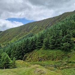 View SSW of dramatic cliff face beneath Mynydd y Waun