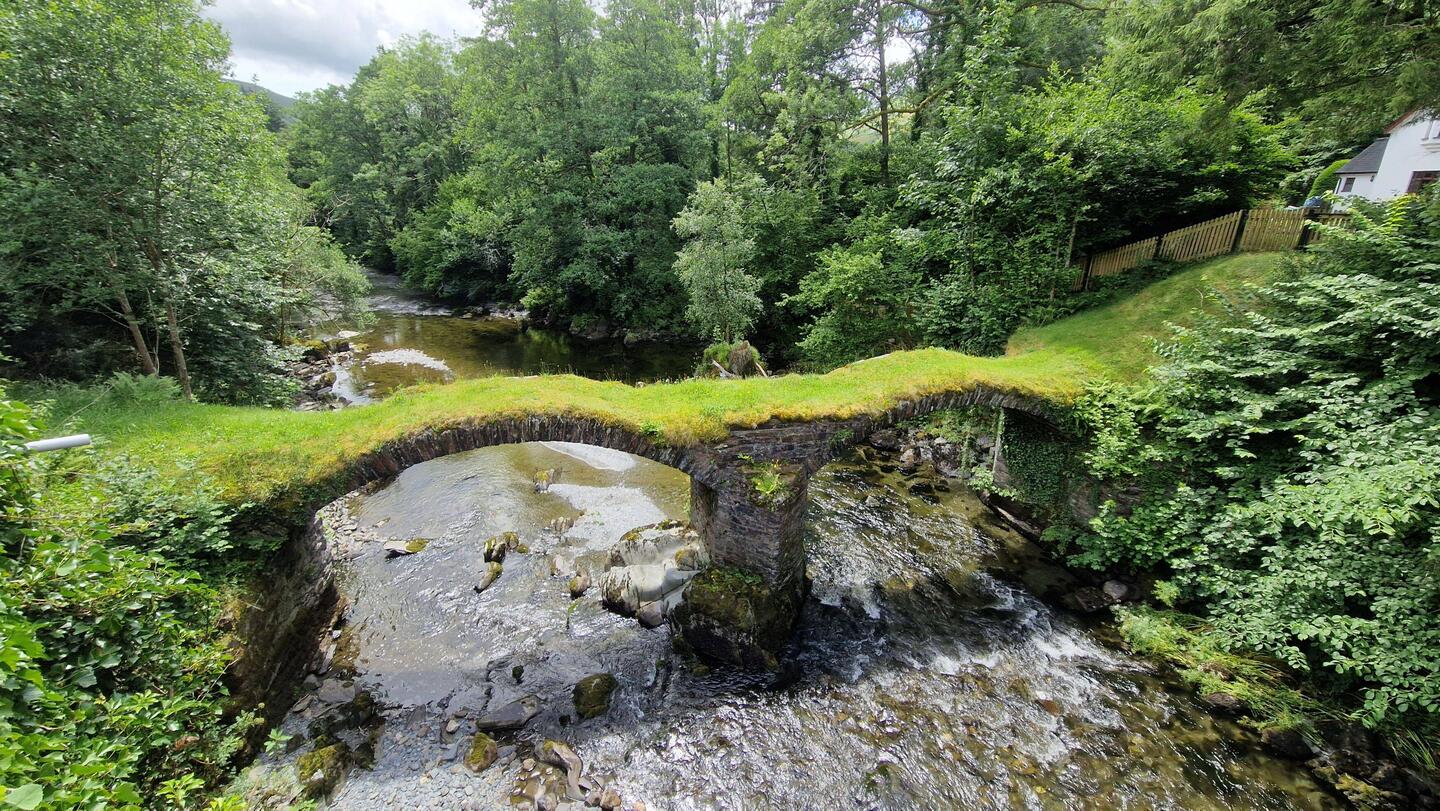 16th century Pont Minllyn packhorse bridge over the Afon Dovey in Dinas Mawddwy