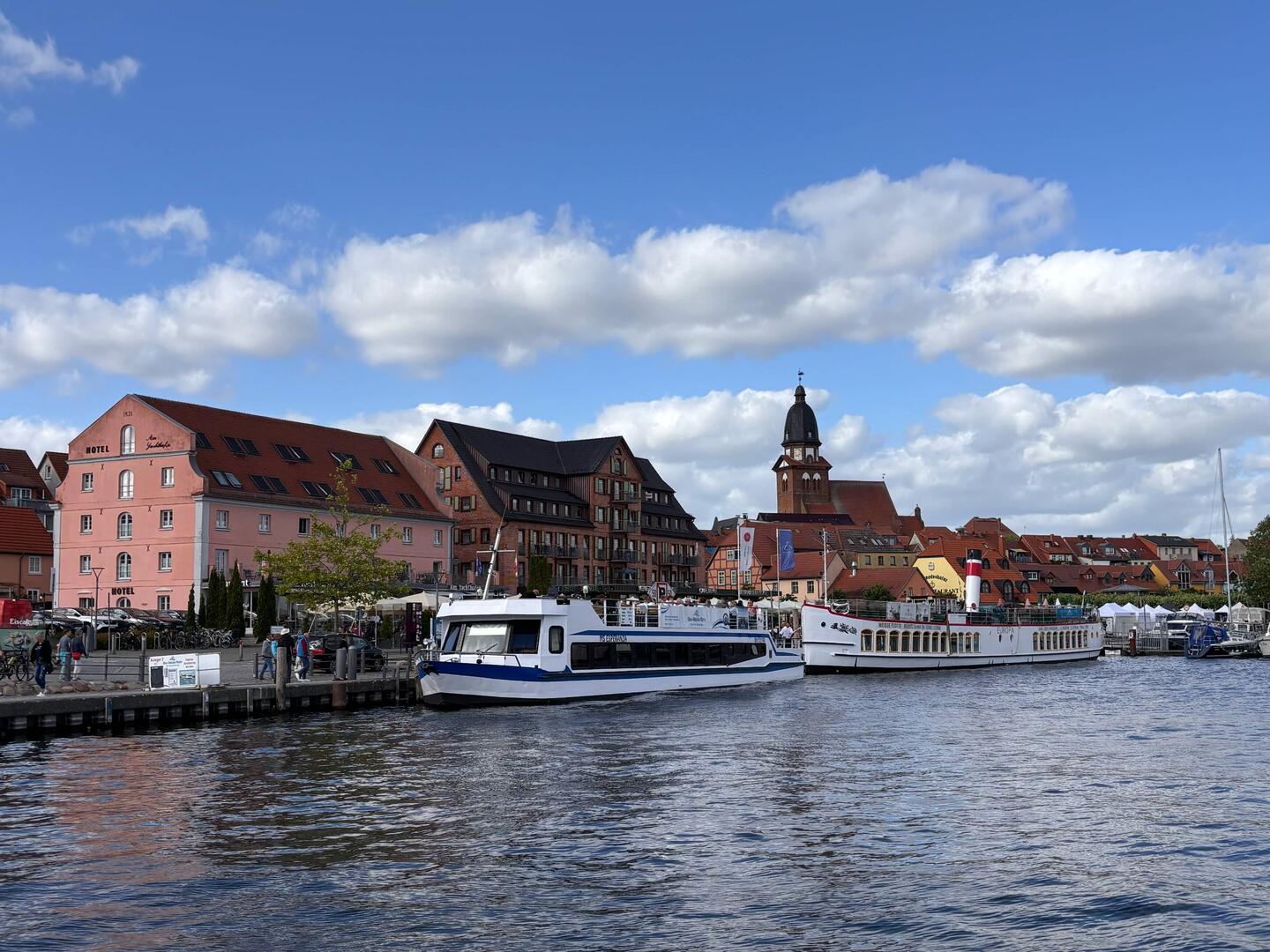 Hafen Waren