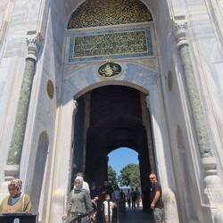 Haupttor. TOPKAPI heisst Kanonentor