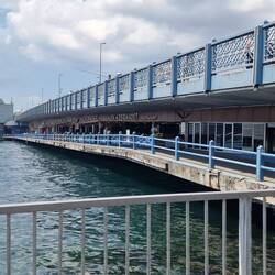 Galatabrücke oben der Strassenverkehr unten die Fussgänger