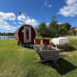 Sauna zum selbst anfeuern.