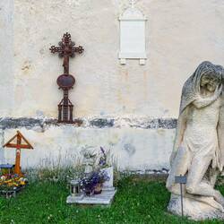 In the cemetery at Chiesa di Colle Santa Lucia.