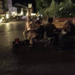 Street Band, im aufgehenden Mond