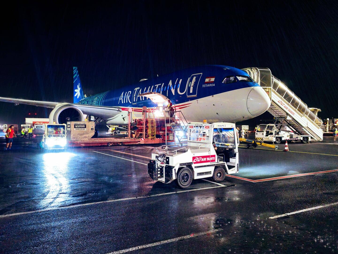 Morgens 4:30am Touchdown auf Tahiti.