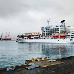 Die Aranui 5 - halb Frachter, halb Passagierschiff. Die Besatzung sind ausschließlich Polynesier.