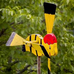 A cute wind vane in a garden in the village — Colle Santa Lucia, Italy.