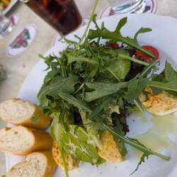 Stärkung muss sein 😃 Urzeitsalat mit karamelisiertem Ziegenkäse 😋😋😋