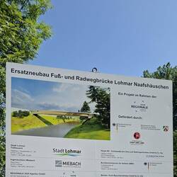 ....direkt gegenüber entsteht die neue Brücke über die Agger....