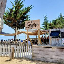 Our favourite beach front Cafe on Il D'Oleron couldn't cook burgers and chips as it was too hot!