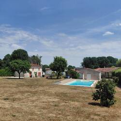 Looking towards la maison across the scorched lawn