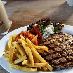 Gefülltes Hacksteak mit Schafskäse