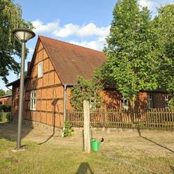 Die alte Schule nebenan = Dorfmuseum