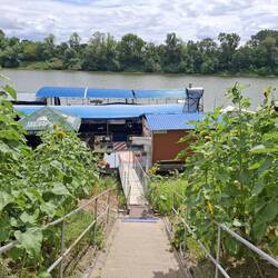 Restaurant und Sanitäranlage auf dem Schiff