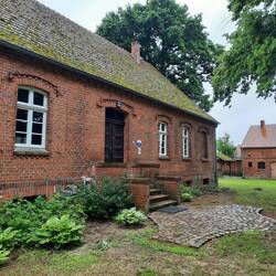 Pfarrhaus mit Scheune (erbaut 1863)