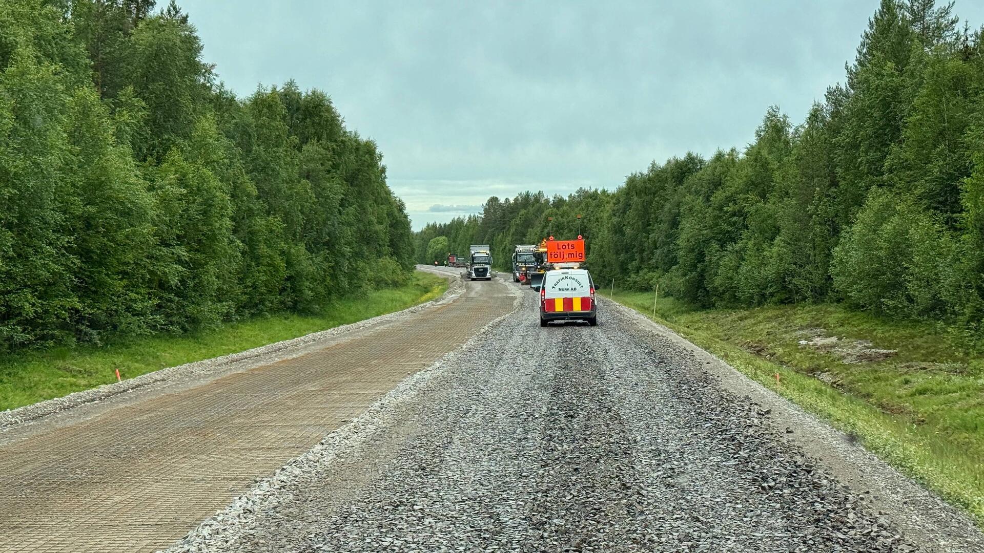 Einen Grossteil der 38 Kilometer Baustelle heisst es "Follow me"
