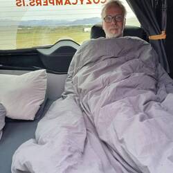 Obwohl es nach Mitternacht immer noch taghell ist, siegt die Müdigkeit doch irgendwann. Gute Nacht!