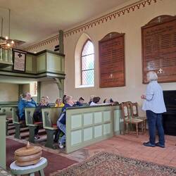 Station Kirche - wichtig: man kennt Namen von der Tafel der Kriegsopfer