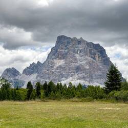 L to R: Cime di Forca Rossa, Monte Pelmo & Monte Pelmetto ... which we see from the apartment, too.