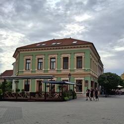 Zichy-Palais am Klapka-Platz im historischen Zentrum, heutzutage ein Restaurant