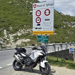 Der Splügen Pass mit vielen Baustellen im Aufstieg