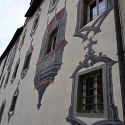 Giving lie to the illusionist window painting