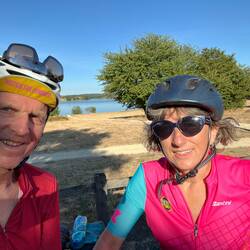 Quelques kilomètres après le départ, le lac de Cébron