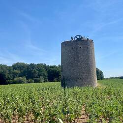 Pas mal de moulins-tours démantelés dans ce secteur