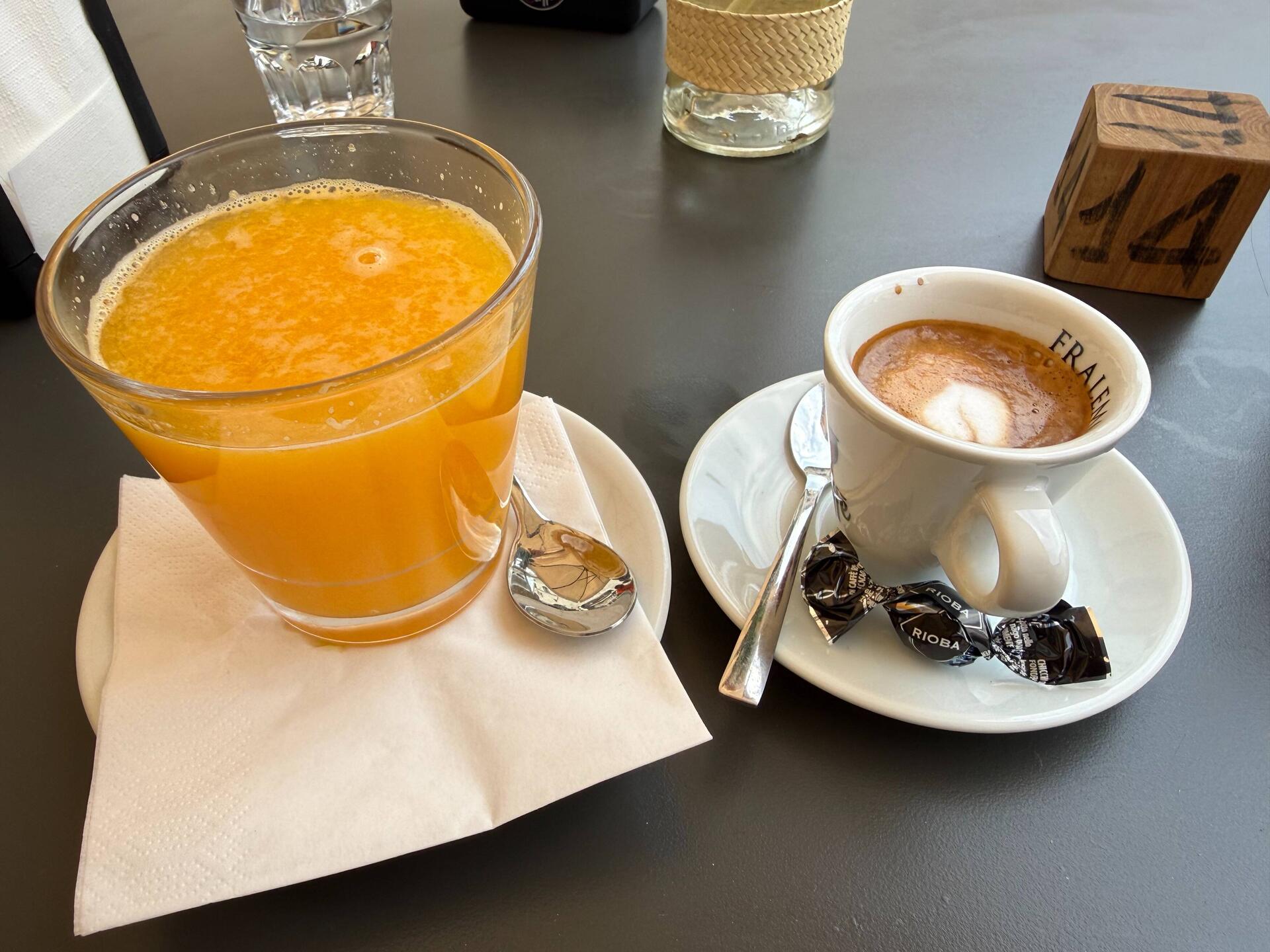 Spremata d'arancia (fresh-squeezed OJ) e espresso macchiato - my favorite late morning pick-me-up