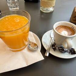 Spremata d'arancia (fresh-squeezed OJ) e espresso macchiato - my favorite late morning pick-me-up