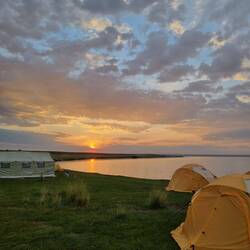 Sonnenaufgang über dem Bayannur-See (knapp vor 5)