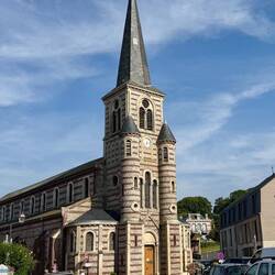 Die Kirche ist innen mit vielen Seemann Motiven